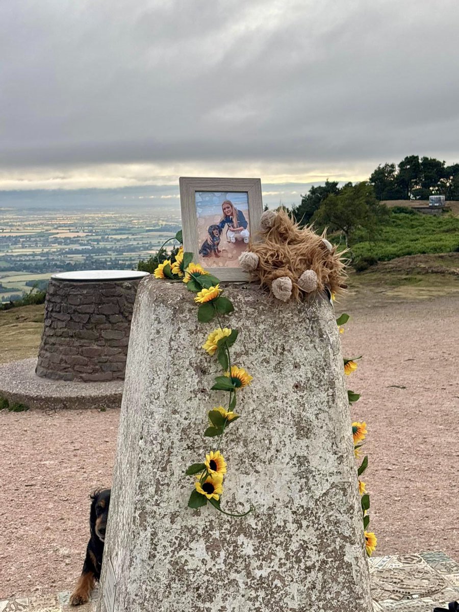 lmvaughan11's tweet image. After a tough week sharing Lily-May’s story and processing sentencing, we completed Walk 14 of our Wrekin challenge at sunrise 🌅 A peaceful moment, joined by a little robin.
@RoadPeace has been a tower of strength—please donate if you can 🦋💗
#ForLilyMay #RoadPeace