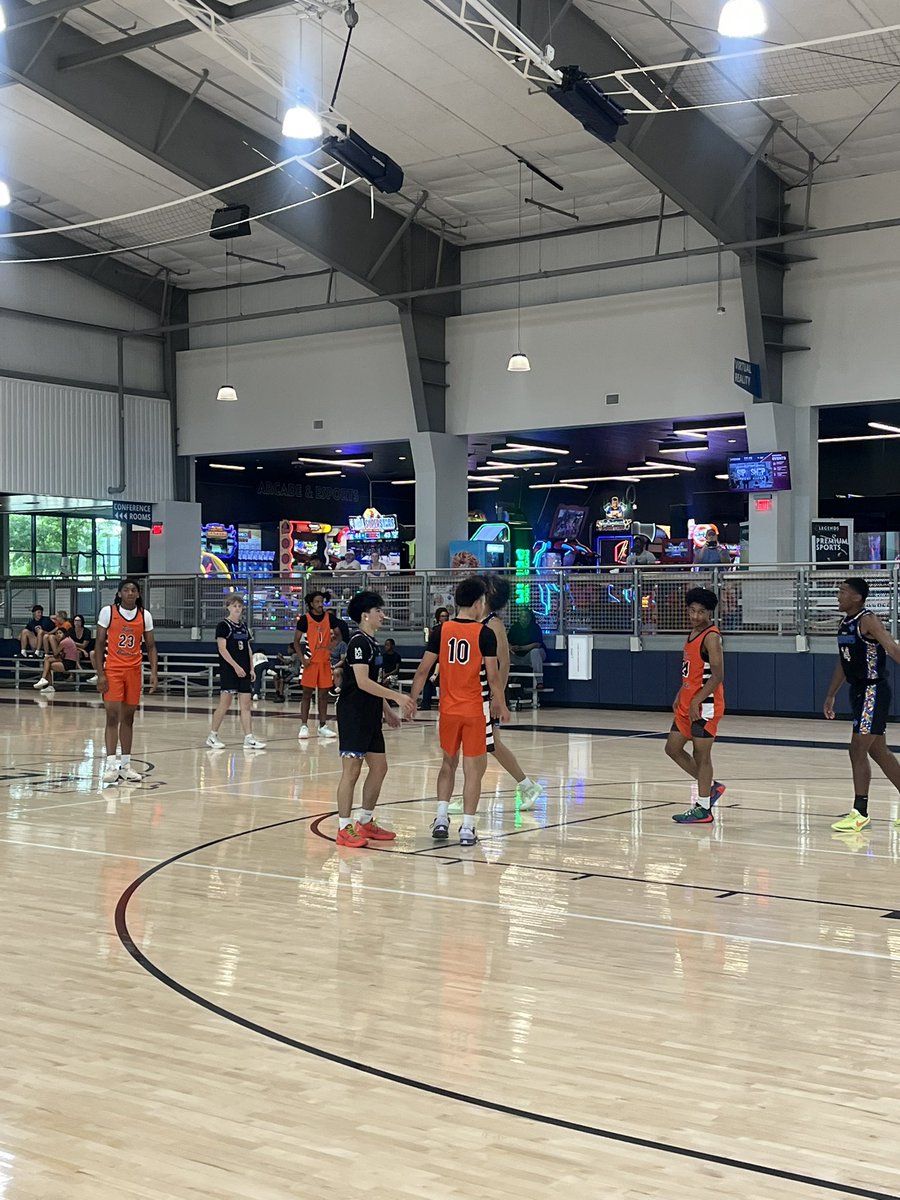 Jewlz💎 (@jewlzonthemic) on Twitter photo 🚨Pre-Live #Tuneup🚨
This game 🔥<a href="/buckets2022/">TeamBuckets2022</a> & <a href="/TexasBadBoys1/">Texas Bad Boys</a>
-Intense
-Tough shotmaking
-Physical
<a href="/AlamoCityHoops1/">Alamo City Hoops</a> #ACH 🚨Pre-Live #Tuneup🚨
This game 🔥<a href="/buckets2022/">TeamBuckets2022</a> & <a href="/TexasBadBoys1/">Texas Bad Boys</a>
-Intense
-Tough shotmaking
-Physical
<a href="/AlamoCityHoops1/">Alamo City Hoops</a> #ACH