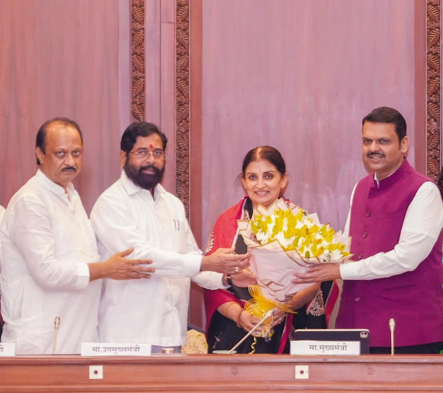 MAHARASHTRA DGIPR (@mahadgipr) on Twitter photo मुख्यमंत्री <a href="/Dev_Fadnavis/">Devendra Fadnavis</a> यांनी उपमुख्यमंत्री <a href="/mieknathshinde/">Eknath Shinde - एकनाथ शिंदे</a> , उपमुख्यमंत्री <a href="/AjitPawarSpeaks/">Ajit Pawar</a> यांच्यासह आज सह्याद्री अतिथीगृह, मुंबई येथे राज्याच्या मुख्य सचिव <a href="/ssaunik/">Sujata Saunik</a> यांचा सेवानिवृत्तीबद्दल सत्कार केला. तसेच प्रशासनातील विविध जबाबदाऱ्या कुशलतेने पार पाडल्याबद्दल त्यांचे मुख्यमंत्री <a href="/Dev_Fadnavis/">Devendra Fadnavis</a> यांनी उपमुख्यमंत्री <a href="/mieknathshinde/">Eknath Shinde - एकनाथ शिंदे</a> , उपमुख्यमंत्री <a href="/AjitPawarSpeaks/">Ajit Pawar</a> यांच्यासह आज सह्याद्री अतिथीगृह, मुंबई येथे राज्याच्या मुख्य सचिव <a href="/ssaunik/">Sujata Saunik</a> यांचा सेवानिवृत्तीबद्दल सत्कार केला. तसेच प्रशासनातील विविध जबाबदाऱ्या कुशलतेने पार पाडल्याबद्दल त्यांचे