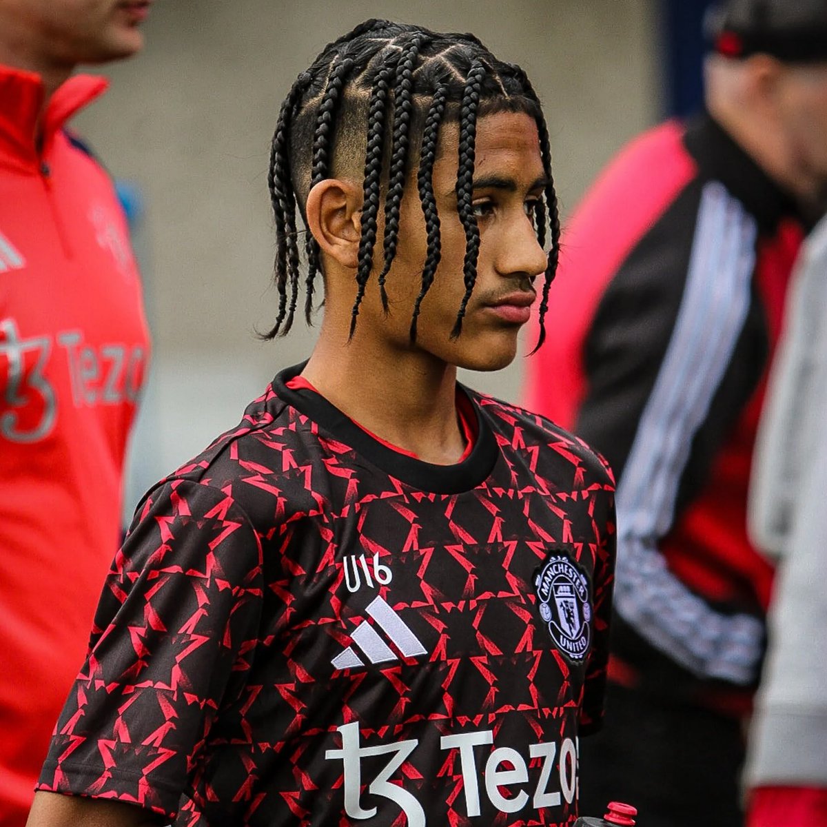 UnitedStandMUFC's tweet photo. 🚨 JJ Gabriel has committed his future at #mufc. The 14-year-old looked set to leave this summer before a crucial intervention from Jason Wilcox and Matt Hargreaves as key meetings in past week swung it. [@NathSalt1] https://t.co/hFMNvkAaCS