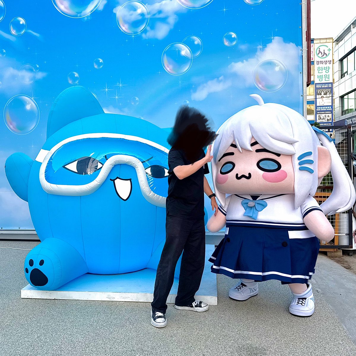 오늘 동선 레전드...
아고챤 합방 끝나자마자
성수 이동해서 팝업 생방 촬영하고
이제 내일 합방 준비해야하고

근데 다 재밌다🩵