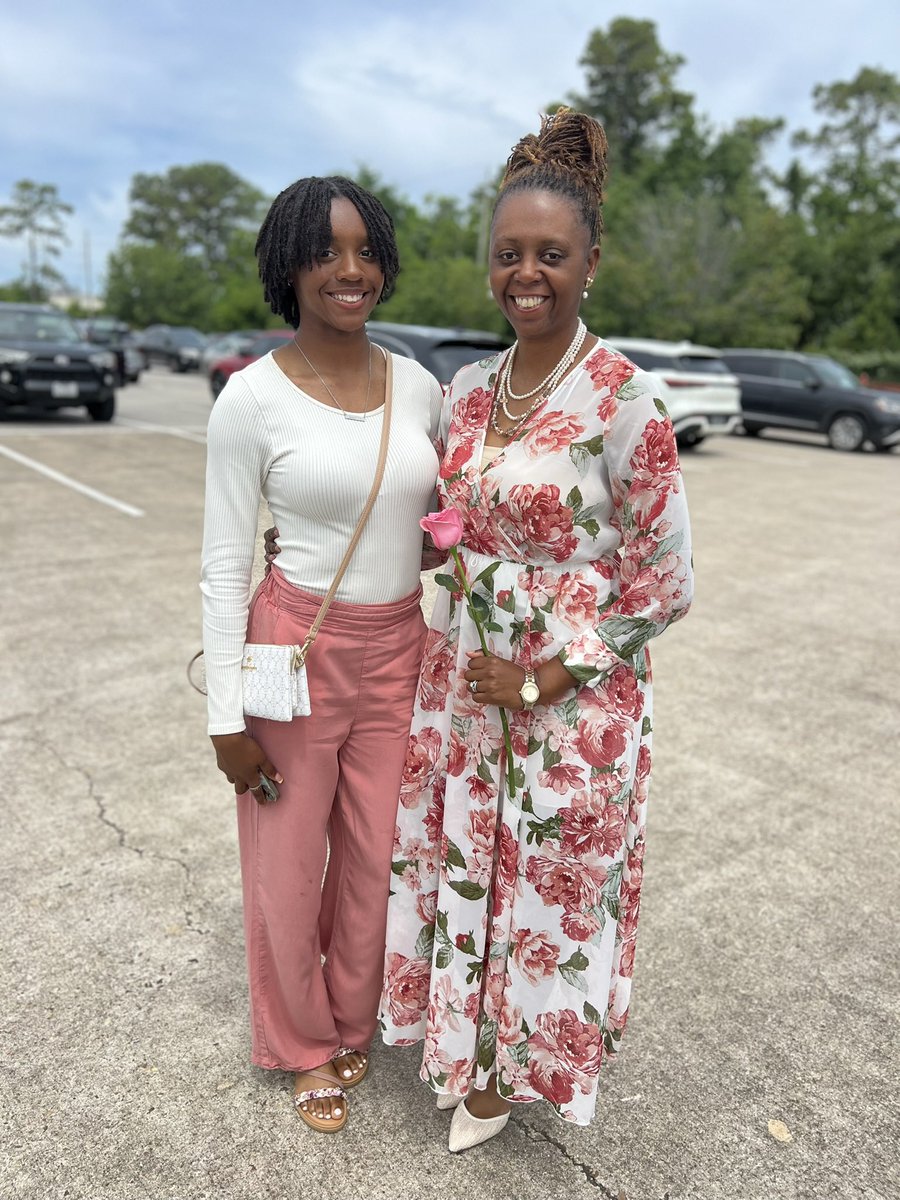 JerrellABarron's tweet image. Happy Birthday to the one that makes things flow in our lives! We love you and we pray that you enjoy your day!