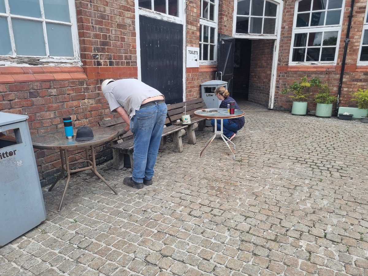 scouse_mouse_20's tweet image. Another good day at the Heritage Centre. More weeding done. Andy and Sian painting the benches. Loads of lovely visitors today 😊