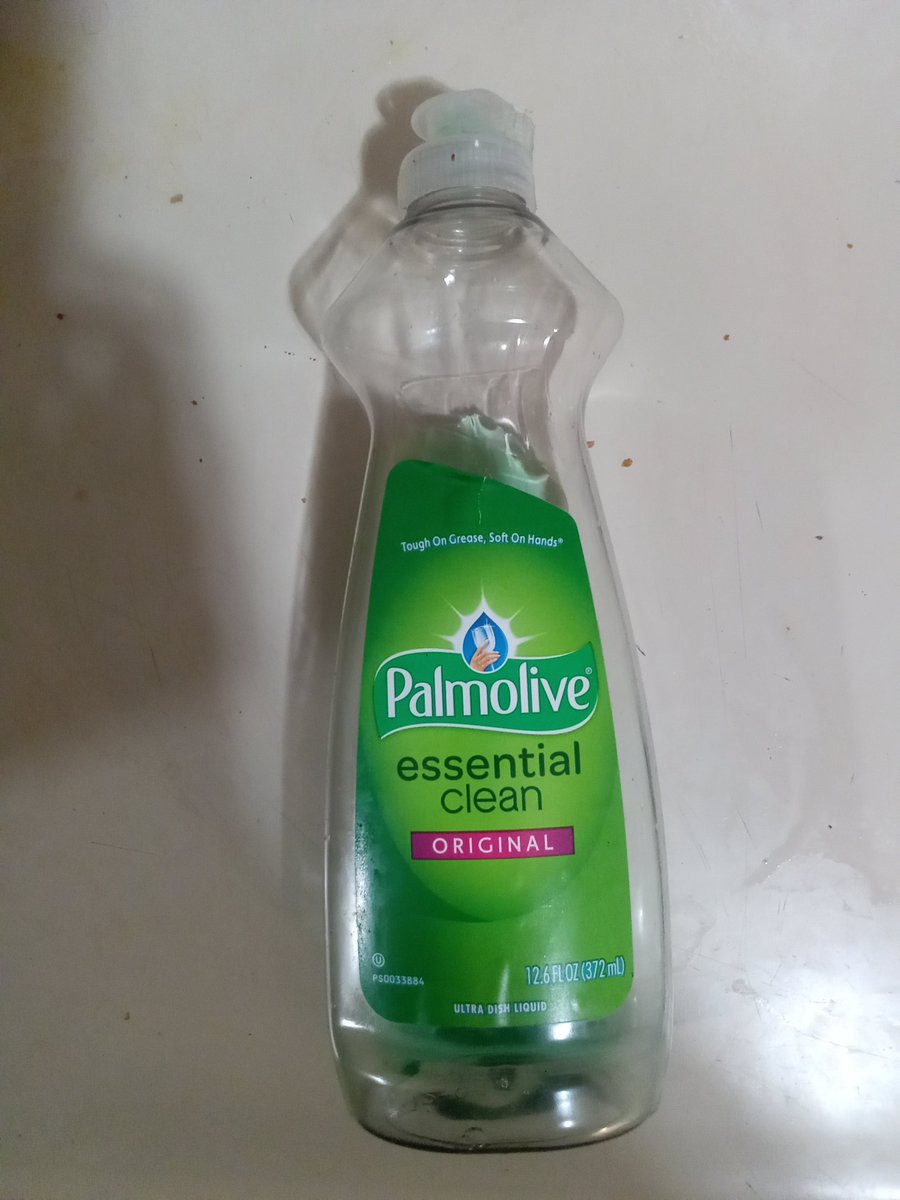 bluerizzle_brad's tweet photo. #Palmolive #EssentialClean Original #DishwashingLiquid smelt like #apples. The #scent was okay. https://t.co/3P7ecqBLEj