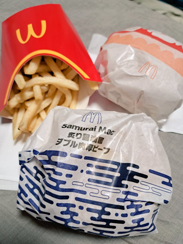 夕方帰宅してさっき体力復活したしとりあえずこれ食べる😁👍🎶
今更やけどただいまー✋