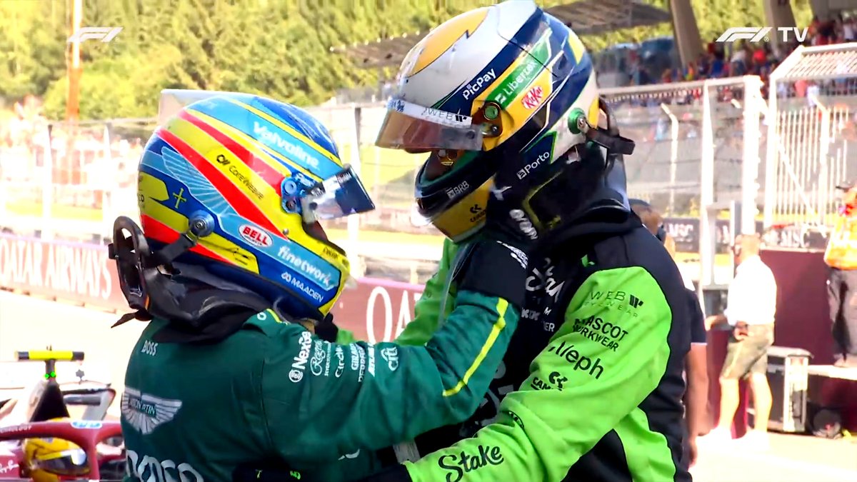 boteco_f1's tweet photo. O ABRAÇO!
Depois da disputa no final da corrida, Fernando Alonso, empresário de Gabriel Bortoleto, foi lá abraçar o brasileiro que foi eleito o piloto do dia!
📷: FOM
#GabrielBortoleto #Sauber | #FernandoAlonso #AstonMartin | #AustianGP #F1 https://t.co/oCUrE57b2v
