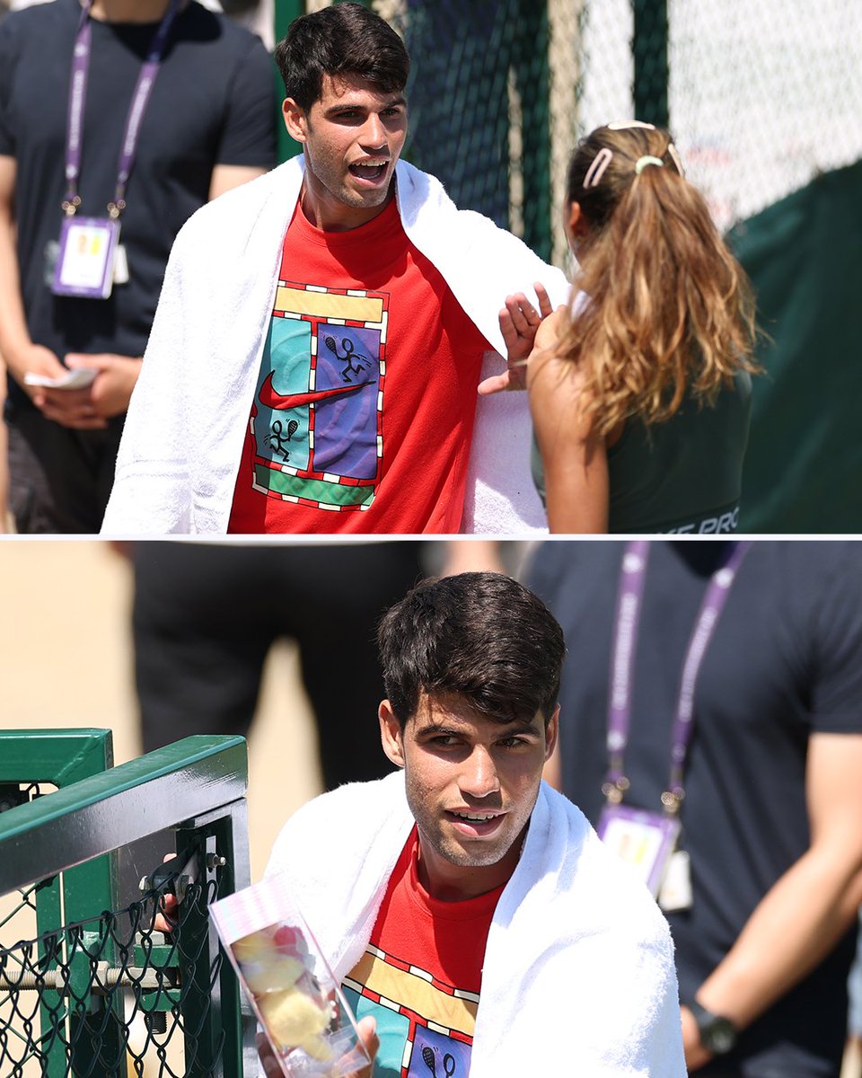 TennisChannel's tweet image. Carlos received a Labubu from Qinwen 🎁😂

#Wimbledon