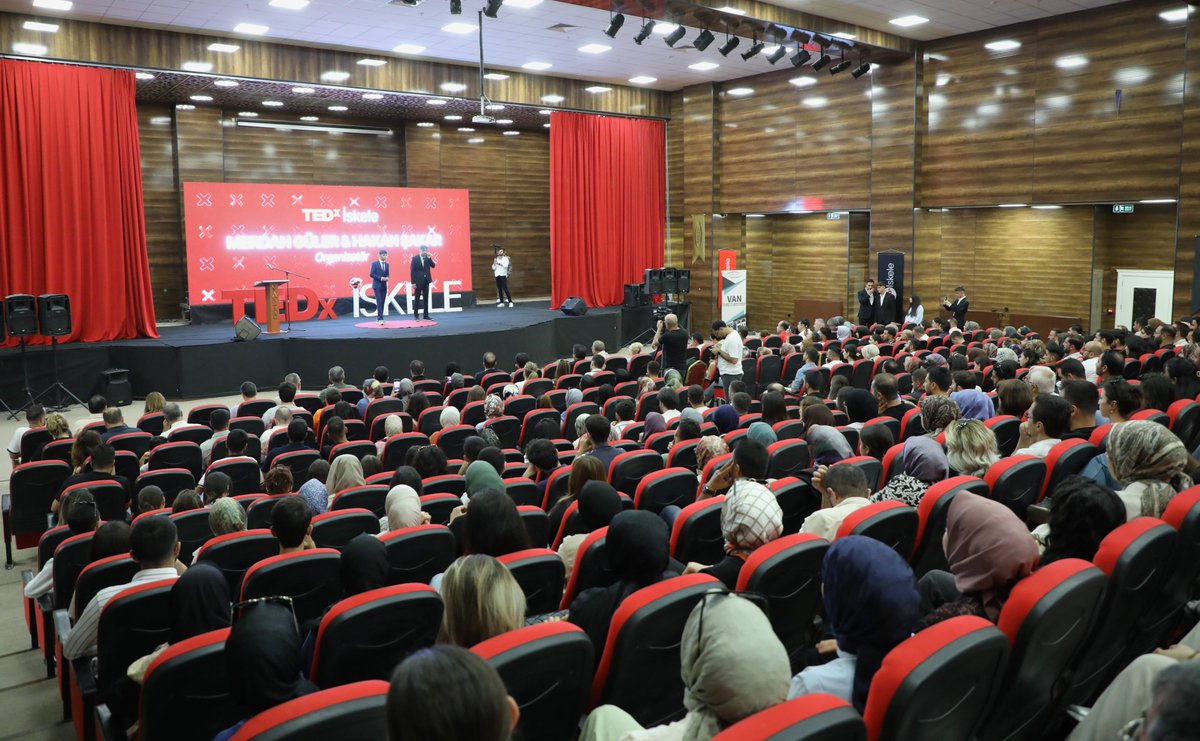 vantsokurumsal's tweet photo. Odamız ev sahipliğinde Van'ın ilk TEDx İskele etkinliği düzenlenedi.

"Ufkun Ötesinde" sloganıyla Van'da ilk kez TEDx İskele adıyla düzenlenen etkinliğe; Yönetim Kurulumuz, Meclis ve Odamız Organ Üyeleri, Van SBÜ Van Bölge Eğitim ve Araştırma Hastanesi Başhekimi Sn. Remzi Sarıkaya, MÜSİAD Van Şube Başkanı Sn. Abdullah Aras, iş insanları, gençler ve çok sayıda kişi katıldı.

@TEDxIskele65 @NecdetTakva @fevzi_celiktas @Omeryilmaz__ @BalandiSerdar @burak_gultepe @ResitYaren
