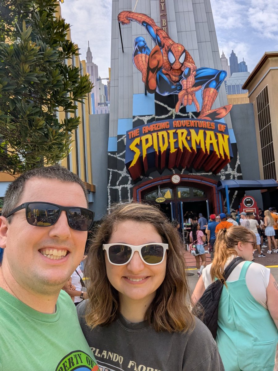 JasonTCV's tweet photo. Starting our day today at Islands of Adventure and checking out the Marvel Super Hero Island https://t.co/wPmxJmXsQ3