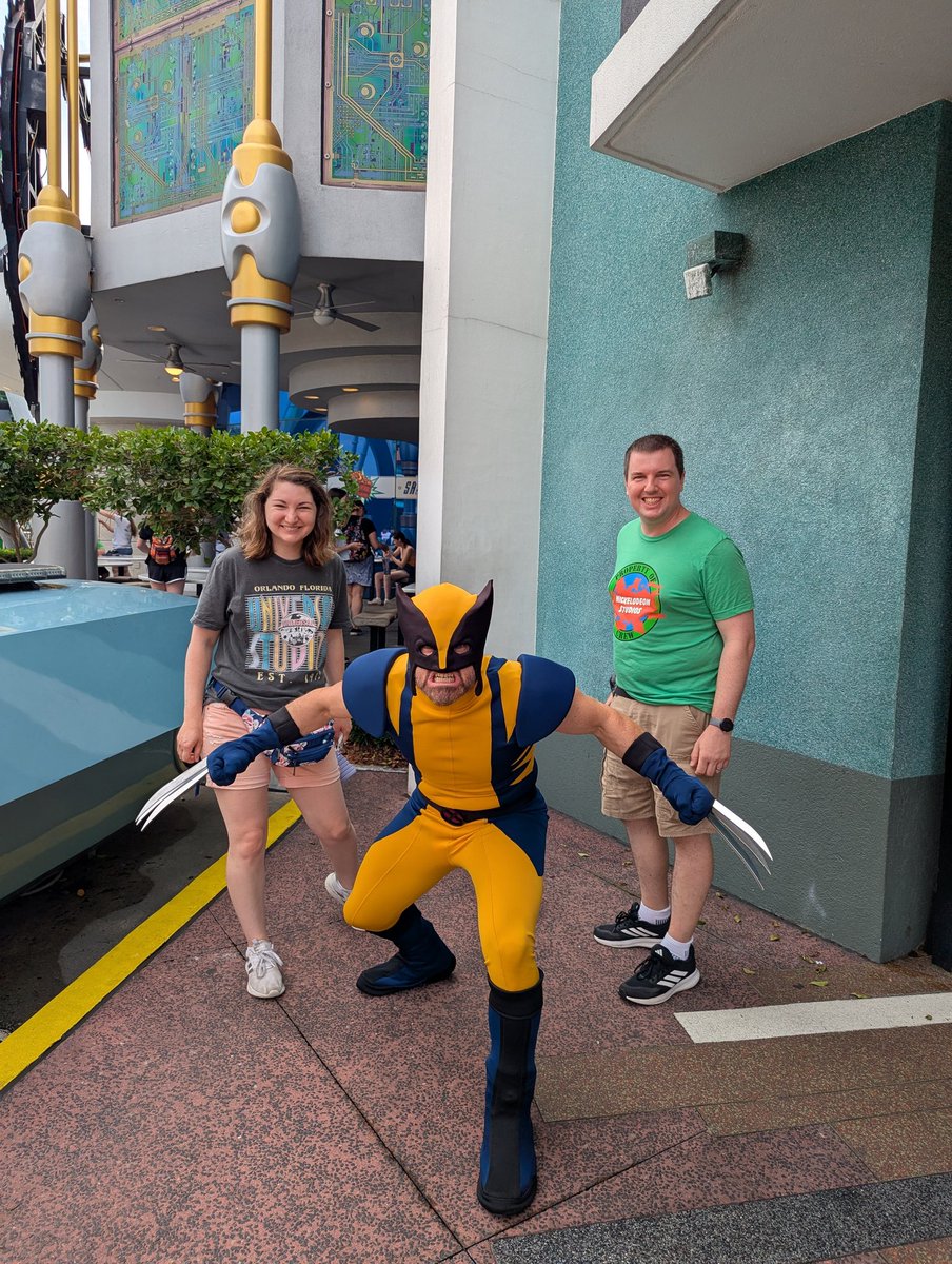 JasonTCV's tweet photo. Ran into some of our favorite Marvel Super Heros! #IslandsOfAdventure #universalstudios https://t.co/3Wn1qGJT1I