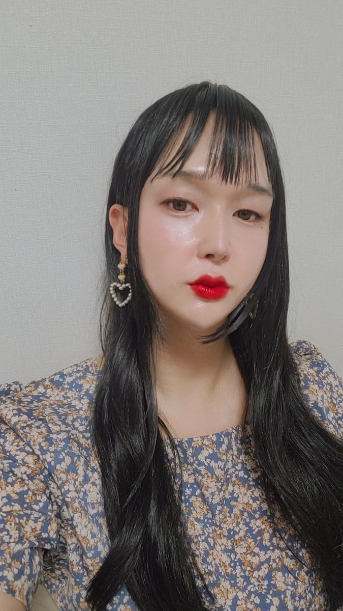 옆 각도에 자신있는편,.😎