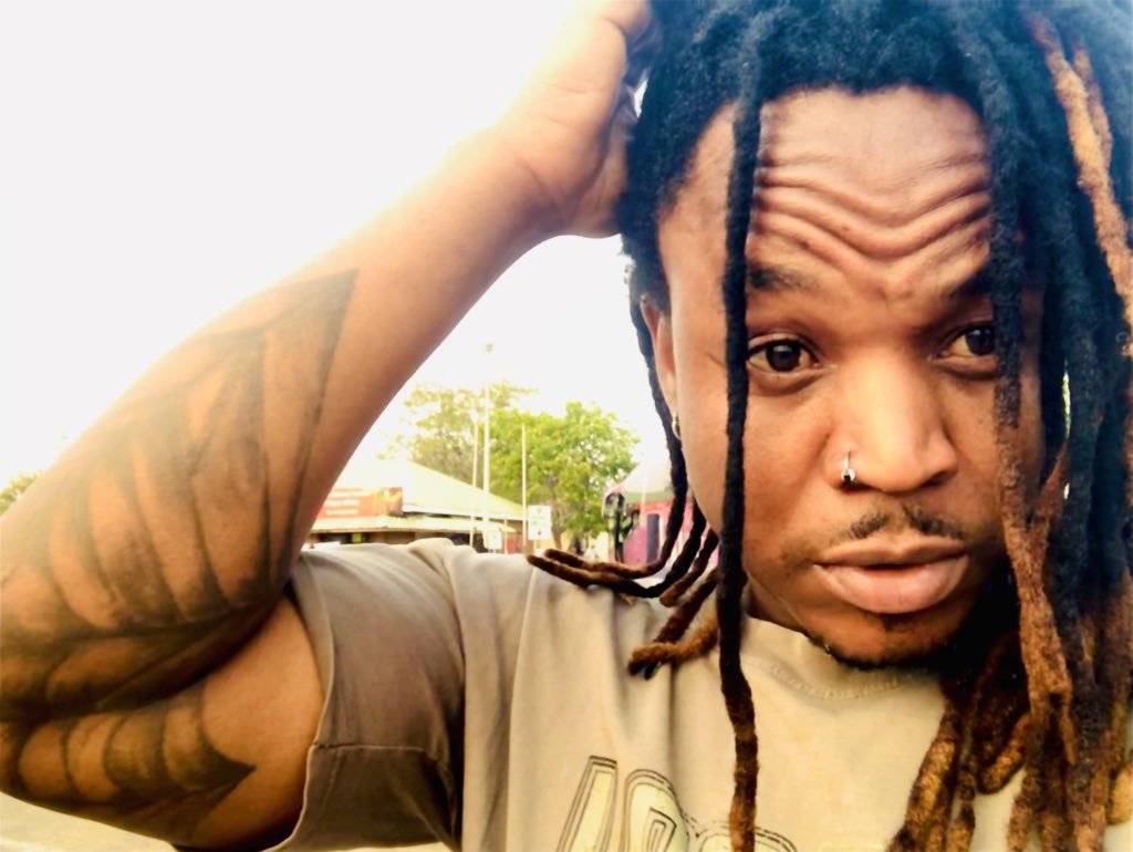 BLING_STA's tweet photo. CHARACTER is defined by what we are willing to do when the spotlight has been turned off, applause has died &amp; no one is around to give us credit !!  #Reflections #traveldiaries #dreadlocks #beitbridge #Musina #lifejourneys https://t.co/fNYGcenE6T