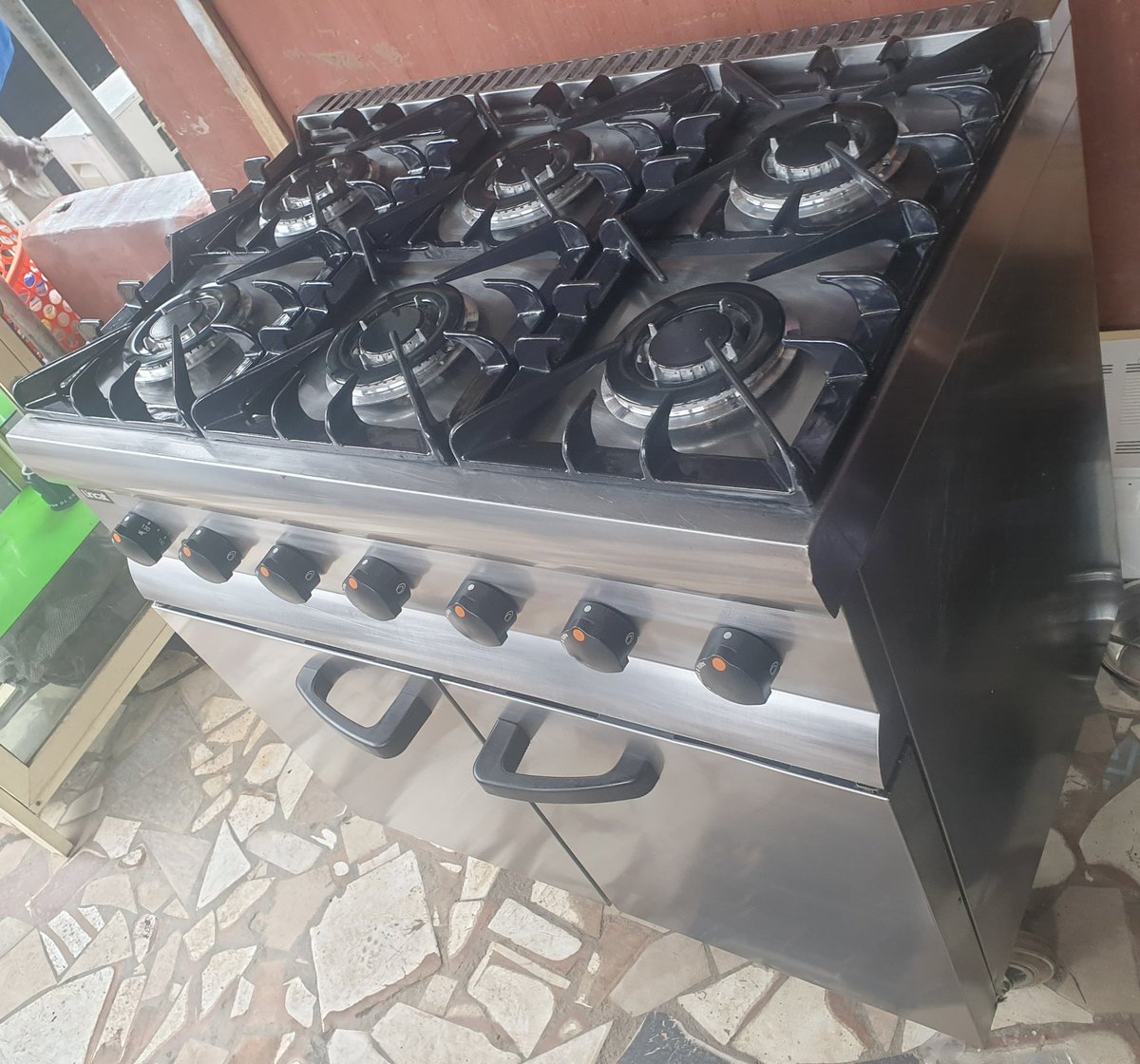 ebubeobinna's tweet photo. 6 burners industrial gas cooker. 
For both domestic and industrial usage 
900k
08170573735 0r 0803 719 9452 surulere lagos for further inquiries https://t.co/sDG9txjuH7