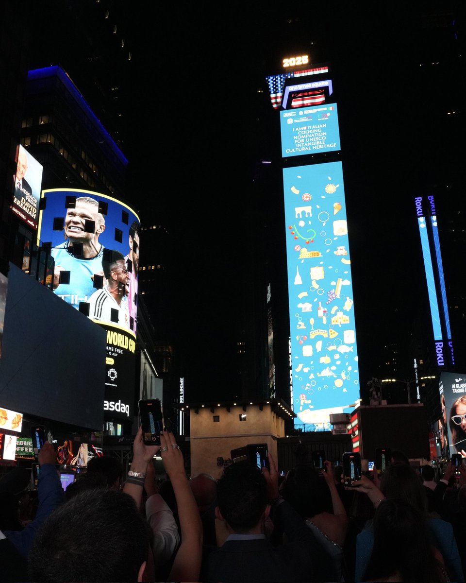 SocialMasaf's tweet image. La cucina italiana illumina Times Square🇮🇹