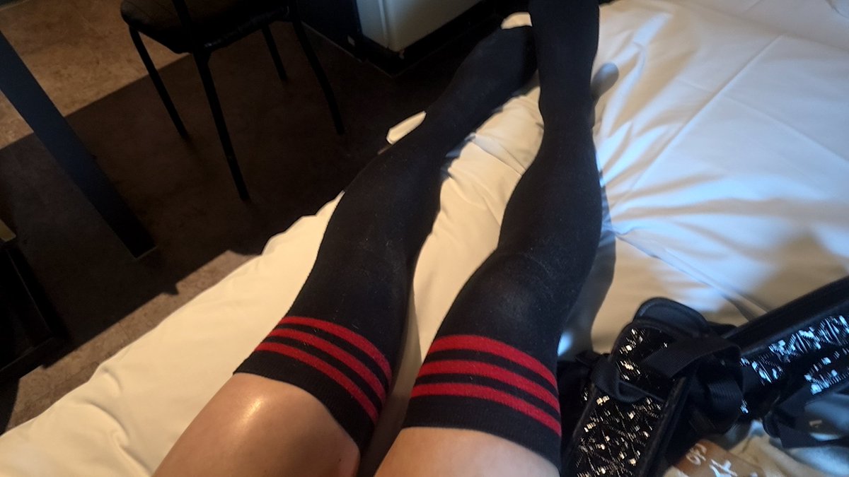 낼은 대구 출장감...
아마도 혼자 방쓸 예정..
출장가서 만남해볼까 해요
그래서 저 양말이랑 전신스타킹도 챙겨갈 꺼임.
어떤분 만날까..?