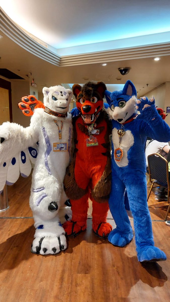 Increíble que ya paso una semana desde la #ArFF2025. Siempre un placer poder volver a estar y ver tantos amigos., realmente una hermosa convención. Por ahora no queda otra que extrañar y esperar hasta la próxima edición. Me quedan recuerdos y fotos para subir.