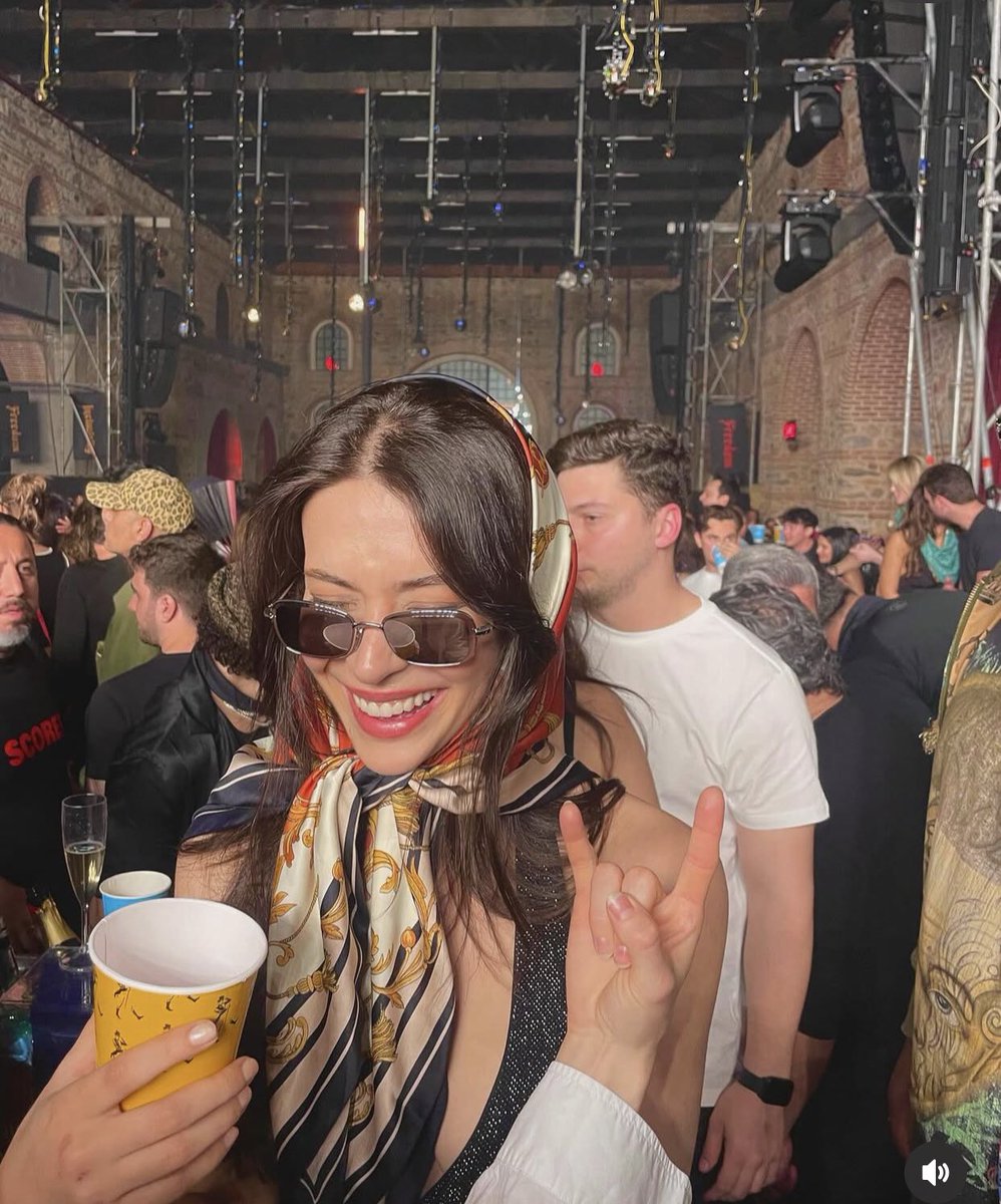 bu kadına bayılıyorum devrim özkan