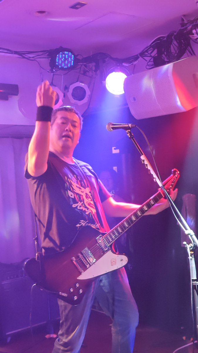 tokage_aonisi's tweet image. ワタクソのみねさんの追悼イベント
直接の面識は2回かな、、
俺の兄貴たちの親友なんだ
ドラム叩いてた姿を思い出します
福岡から来て1曲だけ歌った娘さん、しっかり育ててこられたんだなと

そしてこの13年の間に出会った仲間たち
久しぶりに会わせてくれたんだね
みんな生きてまた会おうぜ！