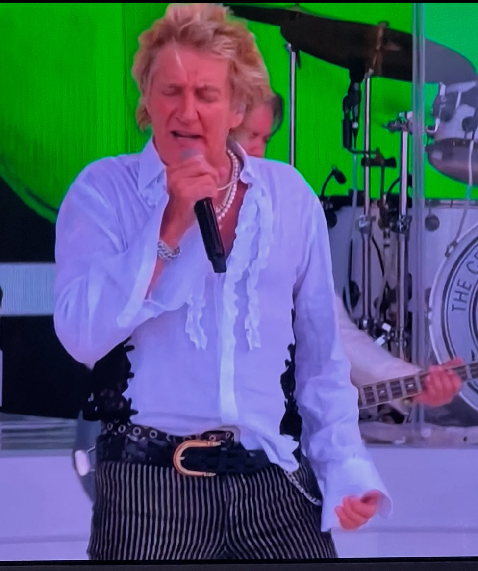 JBDT60's tweet image. Just said to the Mrs, ‘god I hope I look that good at 80’ 
She said 
‘You don’t look that good now’ 😆
#RodStewart 
#Glastonbury2025