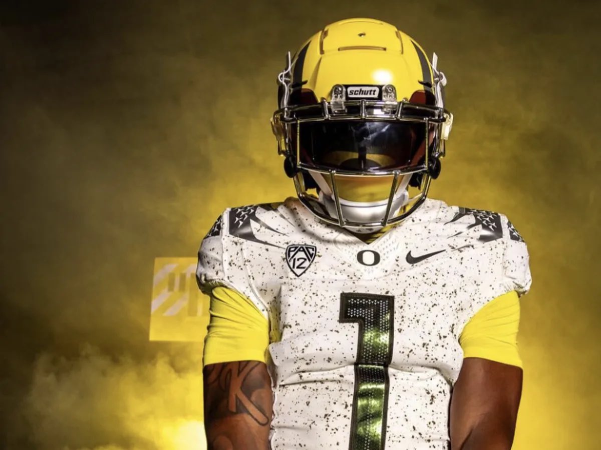 Dakorien Moore

⭐️⭐️⭐️⭐️⭐️ WR
Committed: <a href="/oregonfootball/">Oregon Football</a> 
#1 ranked WR in nation by 247

<a href="/thereal_kori2x/">𝓓𝓪𝓴𝓸𝓻𝓲𝓮𝓷 𝓜𝓸𝓸𝓻𝓮🃏</a> posted 1,460 Rec Yds and 19 TDs in his senior campaign. 

Posted a 4.4 40 yd dash at the Future 50 event in Florida

Expect the country to be talking about him by week 3 🎆