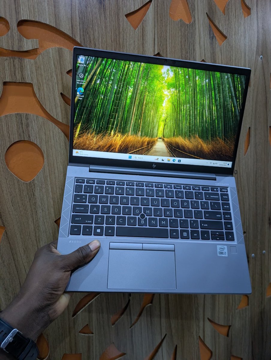 chrisjohn233's tweet photo. Hp Zbook https://t.co/Kxe49d8KKY