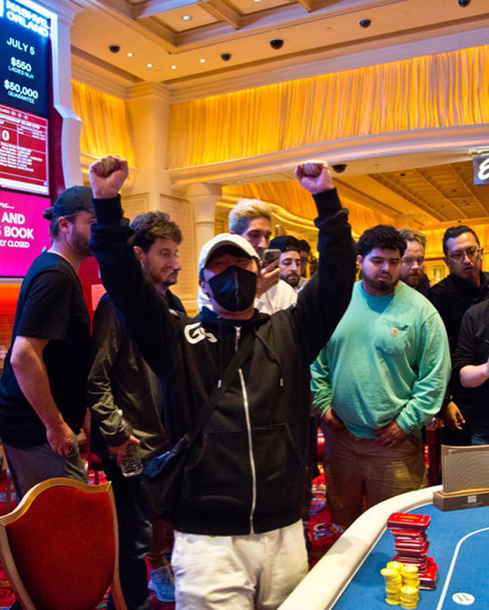 220630 인스타그램

@/jinhoda2
포기하지 않으면 언젠가 도착은 하겠죠.
응원해주신분들 너무 감사드립니다!
더 좋은 성적 내보도록 하겠습니다!💪💪
# Lasvegas # holdem # Wsop # WynnClassic # KOREA

instagram.com/p/CfbcHWmLMkk/