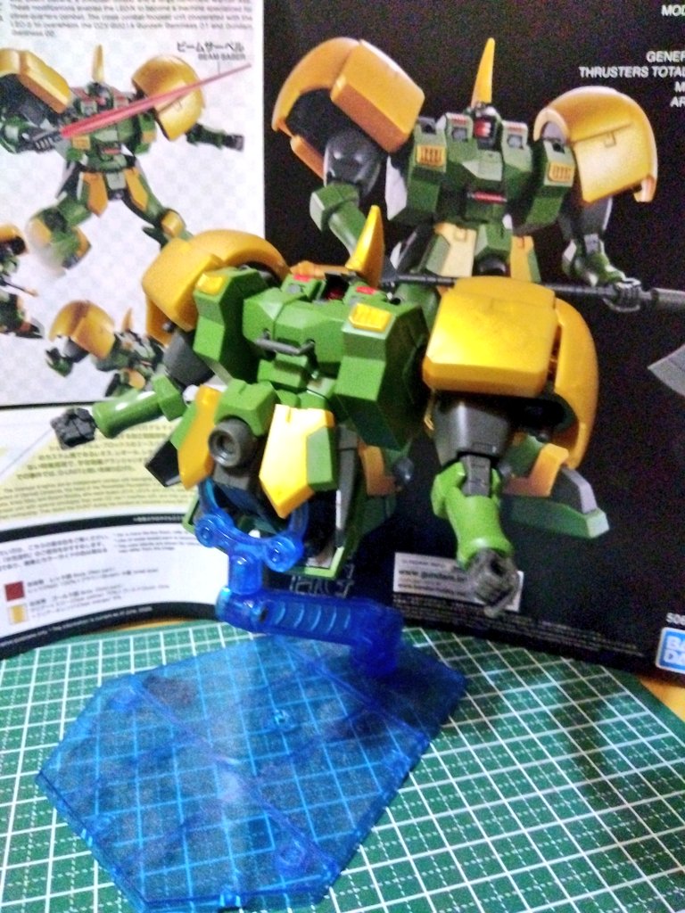mfwIR5B1Xalf1fP's tweet photo. #HGレオン
何か主役機みたいな名前
ゴツい感じの肩周りいいわね
このコは他の騎士団のメンツみたいに仮面的なギミック無いのね?
あ、素リーオーの足首のパーツがスカートに使われてるのへぇ〜ってなったわ
B社ってこの手の得意よね
#HGAC #G_UNIT
#プレバン #ガンプラ
#パチ組みのヒト https://t.co/jBd8kh071J