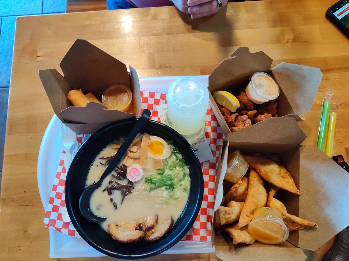 wyliejerod's tweet image. Spring rolls, chicken karrage, Tonkotsu ramen, and crab Rangoon...all around yum