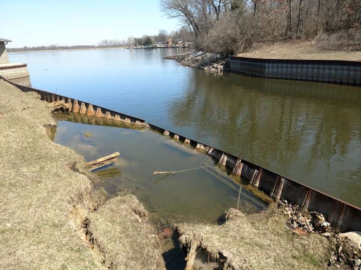 buckmag's tweet photo. The @JetFilter1 system is ideal for dewatering seawalls and retaining walls composed of sheet piling. 
#PileBuck #EandCmedia #construction #marineconstruction #civilengineering #erosion #sheetpiling https://t.co/3cbB9YcWbc