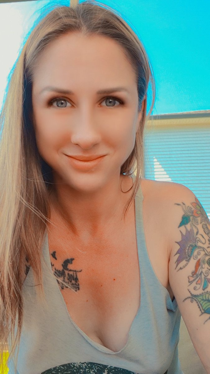 Mizz_Legz's tweet photo. Bewbs!!! https://t.co/VuyDws2Qth