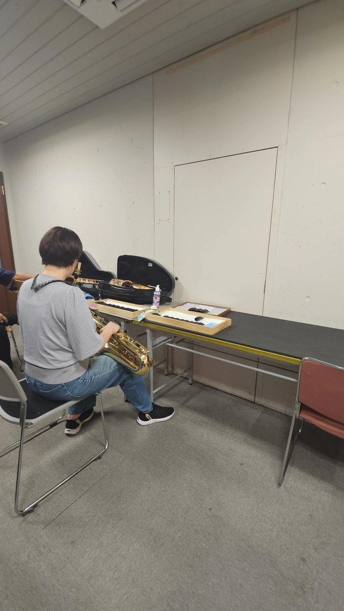 [ぶき　ぼうぐは　そうびをして　みに　つけるように！　もってるだけでは　だめですぞ！]🥸

サックスパート数名で渋谷に繰り出してきました！来週の合宿が楽しみですね😎

前日まで夏バテで高熱を出してしまっていたので、みなさんもお気をつけて！！