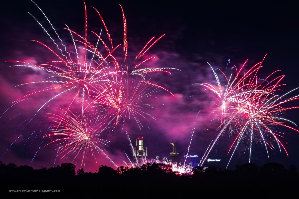 bradwphoto's tweet photo. Few fireworks from Friday Night's Memorial Park fireworks show. https://t.co/kPnNaQSlM1