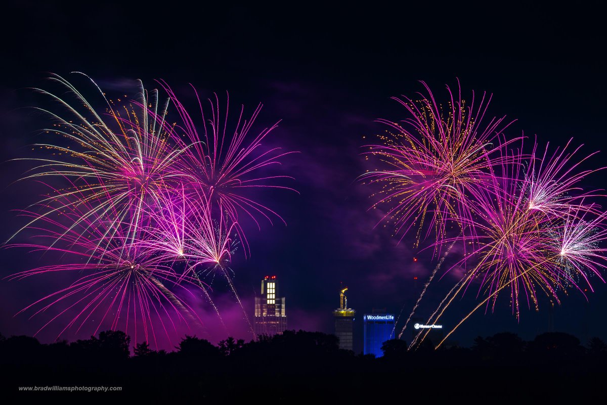 bradwphoto's tweet photo. Few fireworks from Friday Night's Memorial Park fireworks show. https://t.co/kPnNaQSlM1