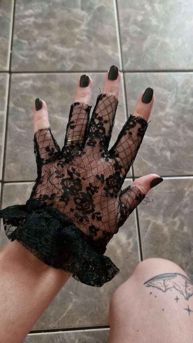 eunavida90's tweet photo. O quanto vc está ansiosa para o show do My chemical romance?
Eu: https://t.co/Td1YdF7egG