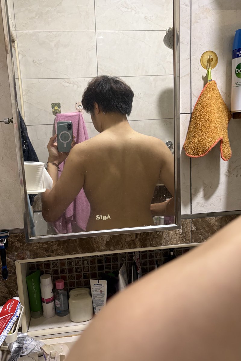 emm其实就是想问大家，
我的背是不是毫无训练痕迹啊

因为我每次练背没有什么感觉neh🌚🌚