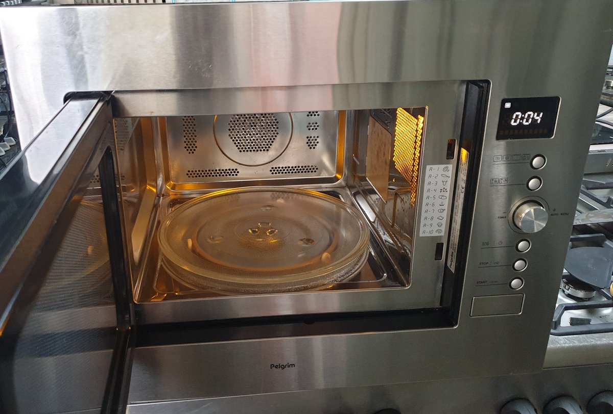 ebubeobinna's tweet photo. Microwave +oven +grill (3 in 1) unit 
200k
Made in Germany 
08170573735 0r 0803 719 9452 surulere lagos for further inquiries https://t.co/F3xLu5Ptfu