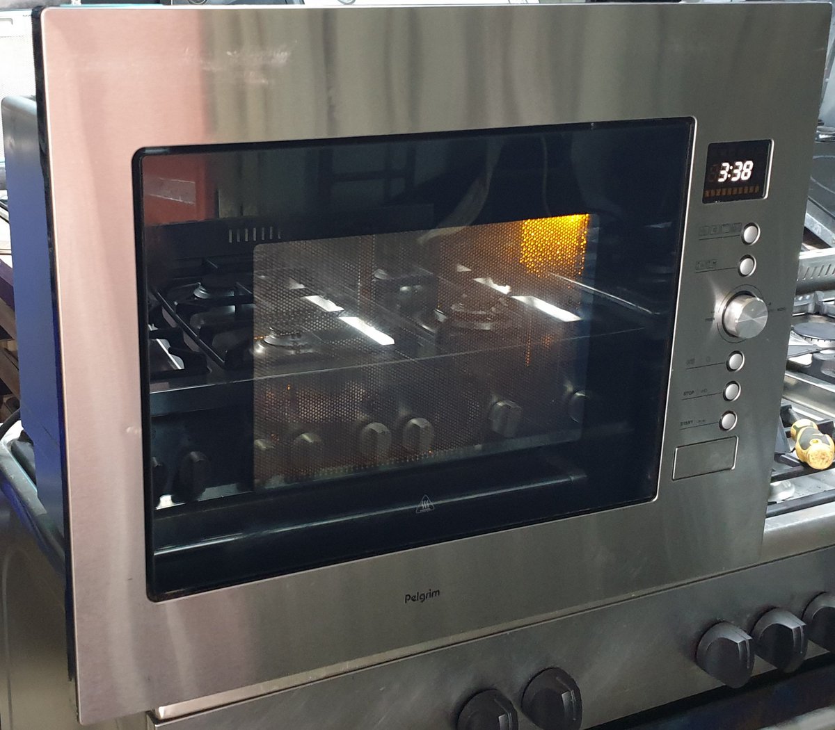 ebubeobinna's tweet photo. Microwave +oven +grill (3 in 1) unit 
200k
Made in Germany 
08170573735 0r 0803 719 9452 surulere lagos for further inquiries https://t.co/F3xLu5Ptfu