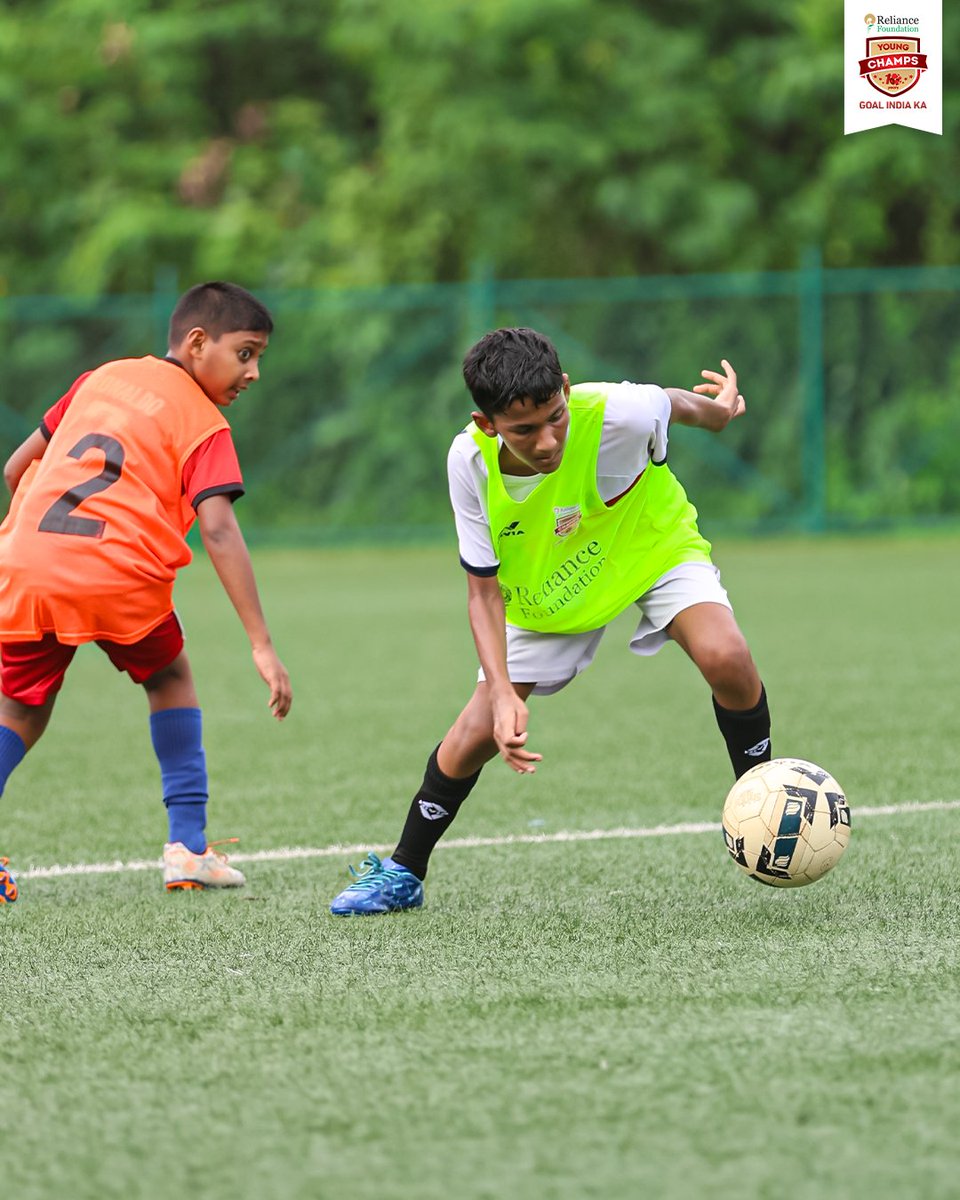 RFYoungChamps's tweet image. Football in the rain&amp;gt;&amp;gt;&amp;gt;&amp;gt; 

Goa set the vibe for the perfect evening as the #DecadeOfExcellence tour rolled on with soaked boots, big smiles and unforgettable moments. 💙

#RFYC #WeCare #YouthFootball #IndianFootball #ADecadeOfRFYC