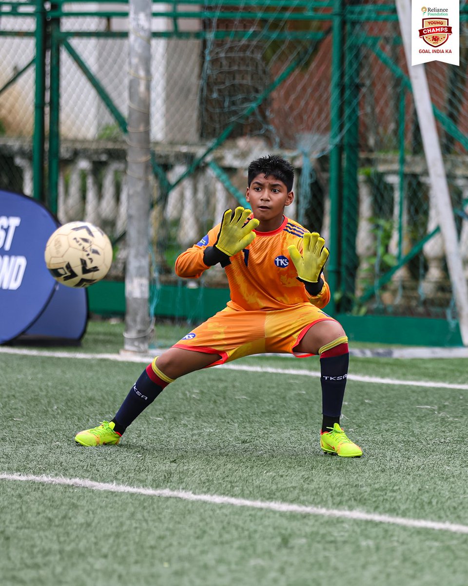 RFYoungChamps's tweet image. Football in the rain&amp;gt;&amp;gt;&amp;gt;&amp;gt; 

Goa set the vibe for the perfect evening as the #DecadeOfExcellence tour rolled on with soaked boots, big smiles and unforgettable moments. 💙

#RFYC #WeCare #YouthFootball #IndianFootball #ADecadeOfRFYC