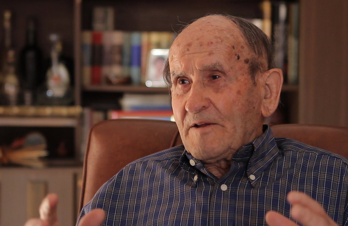 Avui fa 110 anys que va nèixer Lluís Sala Sala a la casa de Cal Filosa de Callús, Bages
Vam recollir el seu pas per la Guerra Civil, dins la 27a Divisió, en el documental "Transmissions, memòries de Lluís Sala", que podeu veure en línia aquí vimeo.com/64992339 #transmissions