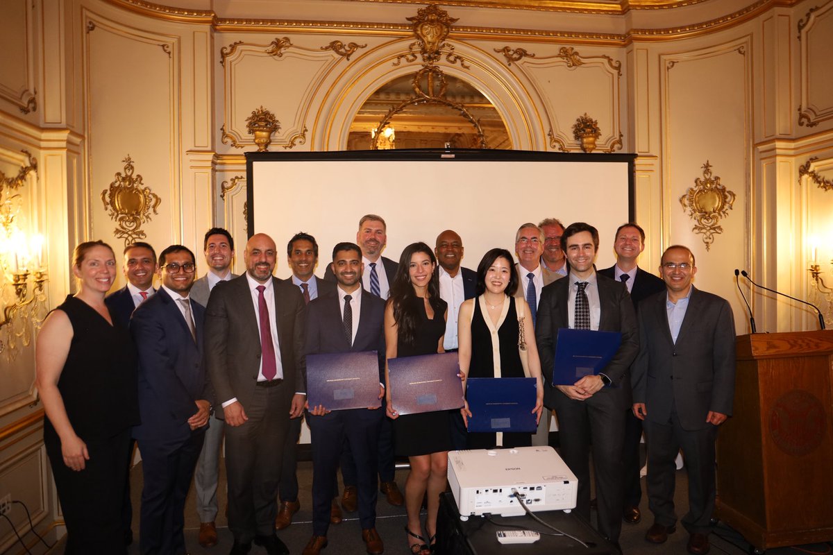Congratulations to our amazing graduating IR residents 🥳 Thank you for your hard work! We are so proud of you! Onwards and upwards 🎉👏🍾
