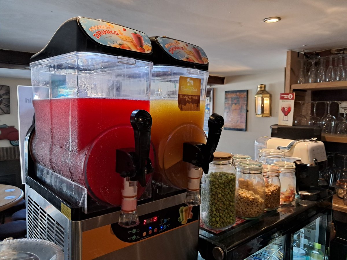 markellwood2's tweet photo. 27C in York today 32C tomorrow 🔥🔥🥵 Come an cool down @RookGaskillYork with a thirst quenching Strawberry Daiquiri/Banoffee pie cider slushie or a cold refreshing beverage from our keg wall https://t.co/iHXvhgCumh
