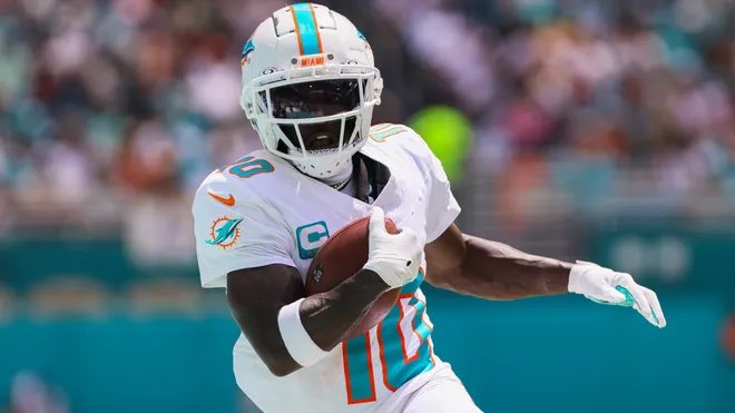 Came down here to Miami to work with my boy coach @dr_dehaven and Tyreek Hill! NFL WR and T&amp;F athlete Good luck this weekend!!! We Spoke about a few Speed Island athletes. His love and passion  for the sport of track and field is genuine. ⚡️🏝️ Speed Island network!