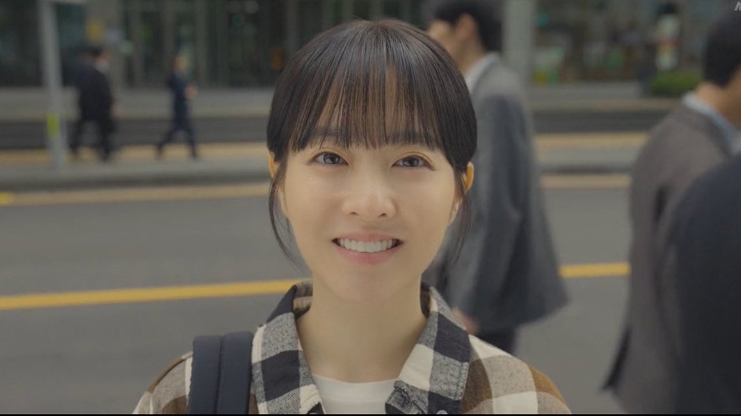 hyzaae's tweet photo. the smile on Mirae's face after seeing Sejin😭oh my babies, we could've atleast gotten a kiss scene but i'll be satisfied with just this😭😭 #OurUnwrittenSeoul #OurUnwrittenSeoulEP12 https://t.co/Gjjeo1IuXj