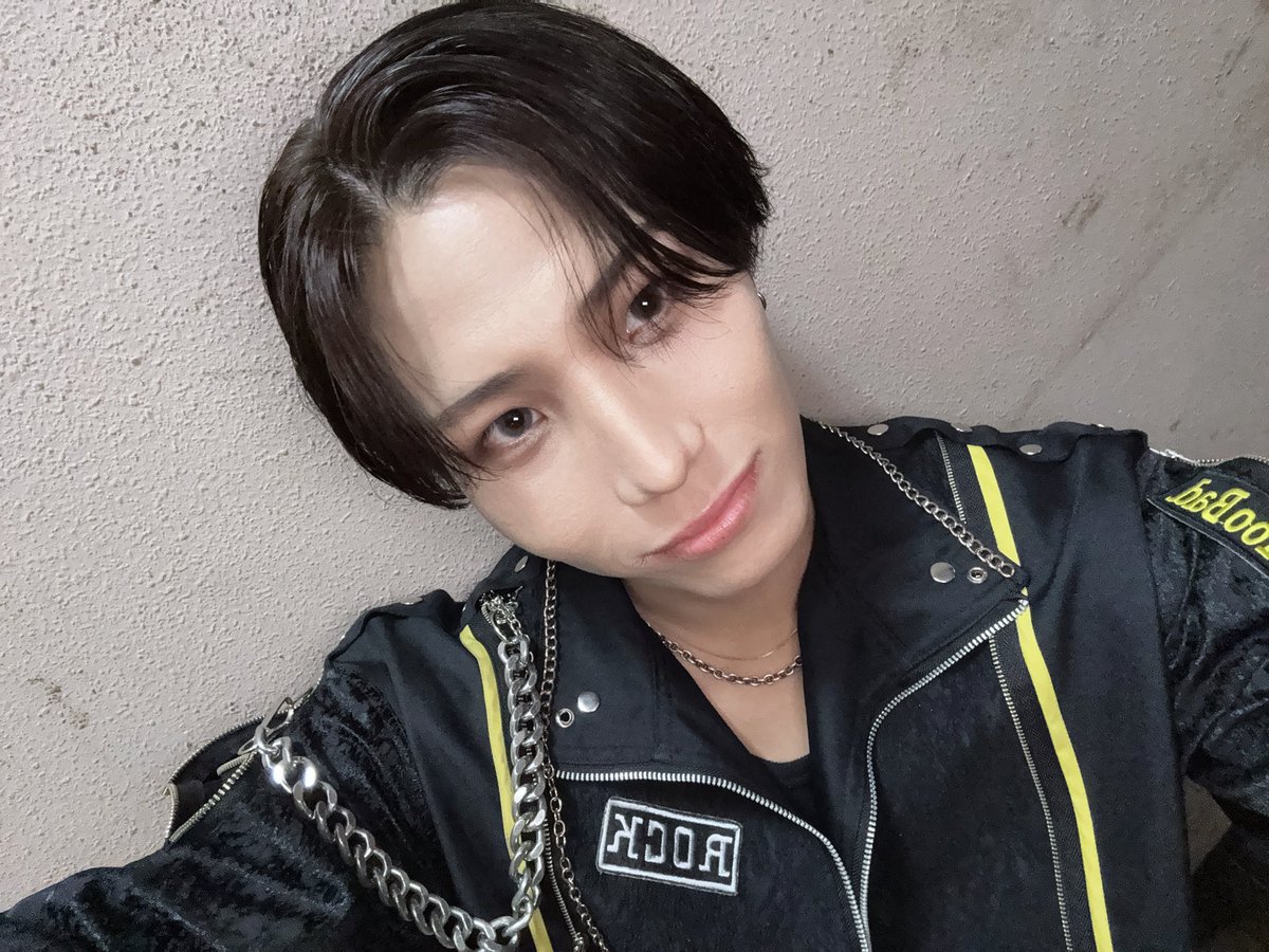 dol_ibuki's tweet photo. マンスリーありがと✨️
久々に10曲やったけど、楽しめましたか??
LIVEを最大限楽しんで貰えるようにこれからのマンスリーもみんなで作って行きたいと思います!
6月ラストのイベントだったけど今月もみんなありがとう!! https://t.co/bsiWJPgPrh