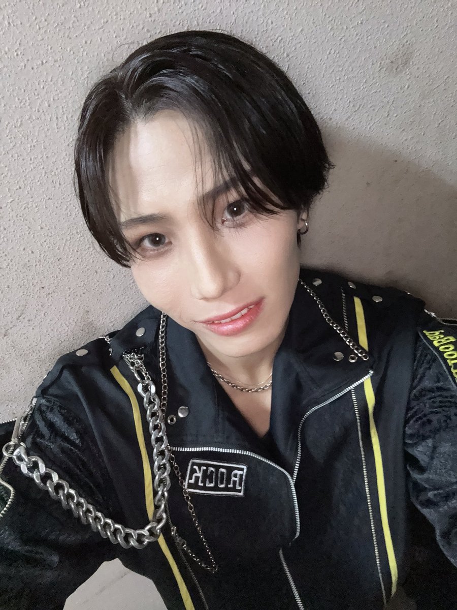 dol_ibuki's tweet photo. マンスリーありがと✨️
久々に10曲やったけど、楽しめましたか??
LIVEを最大限楽しんで貰えるようにこれからのマンスリーもみんなで作って行きたいと思います!
6月ラストのイベントだったけど今月もみんなありがとう!! https://t.co/bsiWJPgPrh