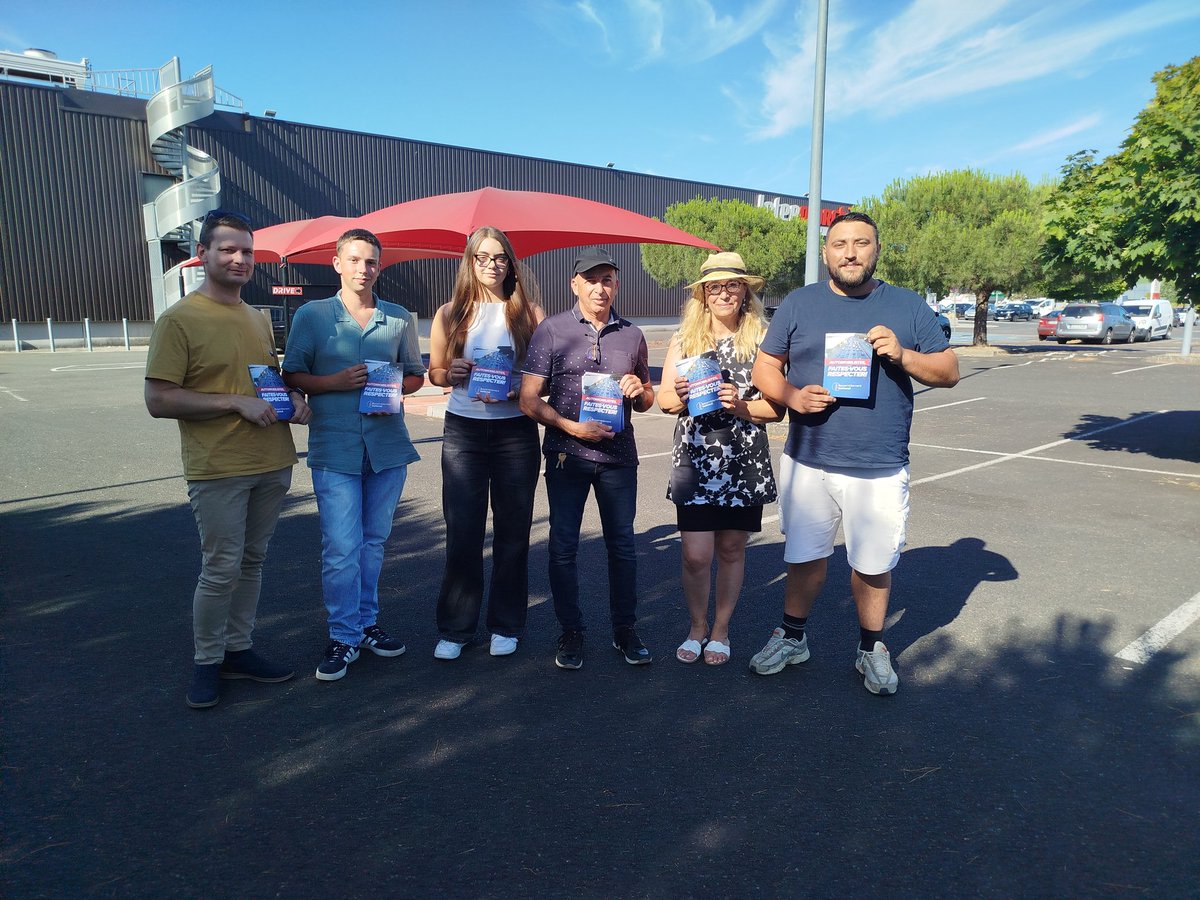 KTorterat31664's tweet photo. Les militants du Rassemblement National de la Vienne de la 4 ème circonscription étaient à Châtellerault cet après midi 🌞pour une action de boîtage "Automobilistes Faites-vous respecter!"
🚨Non aux ZFE
🚨Non à l'interdiction de la vente des véhicules thermiques
🚨Non aux nouvelles règles fiscales 
🚨Non au contrôle technique annu
Une belle action qui a du sens 🚙🚗🚦🚘
@JacqueminHager #circo4
@RN86_Vienne