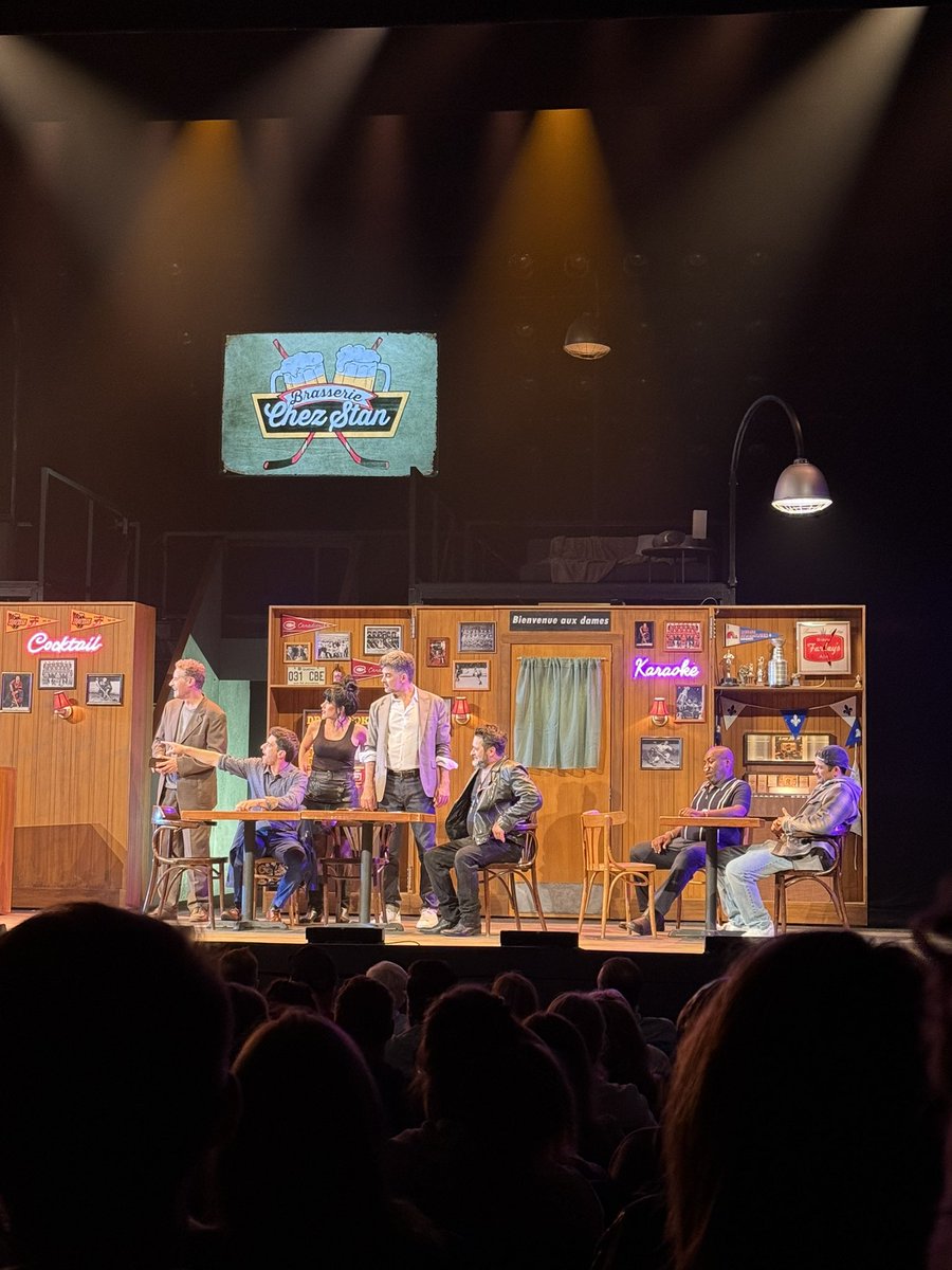 cathgentilcore's tweet image. Hier soir je suis allée au Théâtre du Vieux-Terrebonne pour voir Les Boys, le spectacle, à l’affiche tout l’été dans notre belle ville. Quelle formidable soirée! L’adaptation est réussie, on retrouve les personnages qu’on aime tant et les répliques cultes du film. Aussi, la place…