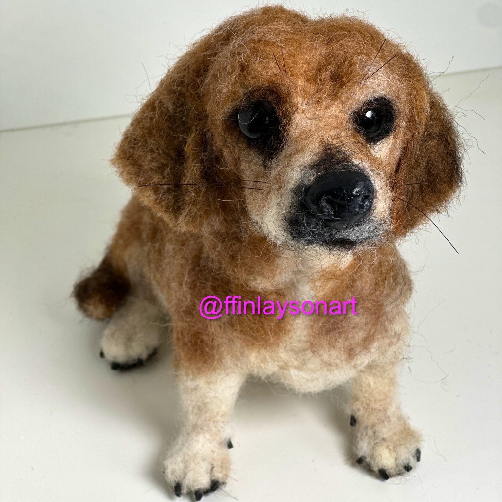 ffinlaysonart's tweet image. A pair of needle felted Dachshund portraits today