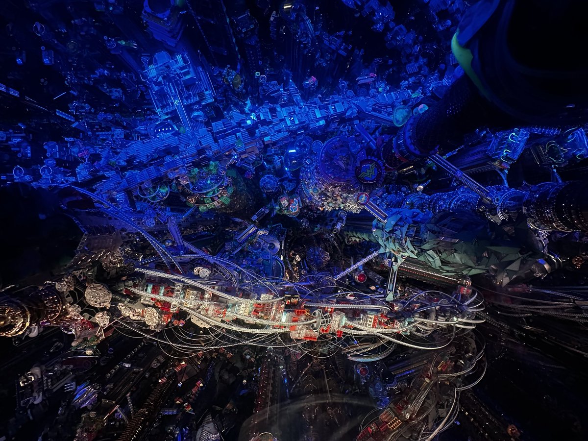 KrajewskiOk's tweet image. Metropolis- a physical and artistic representation of the Metaverse. One of the best contemporary sculptures there is* 4 years in the making , 2700 led lights controlled and programmed to dance with the custom made sound and story.